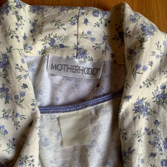 Maternity Gown & Robe - Picture 3 of 10